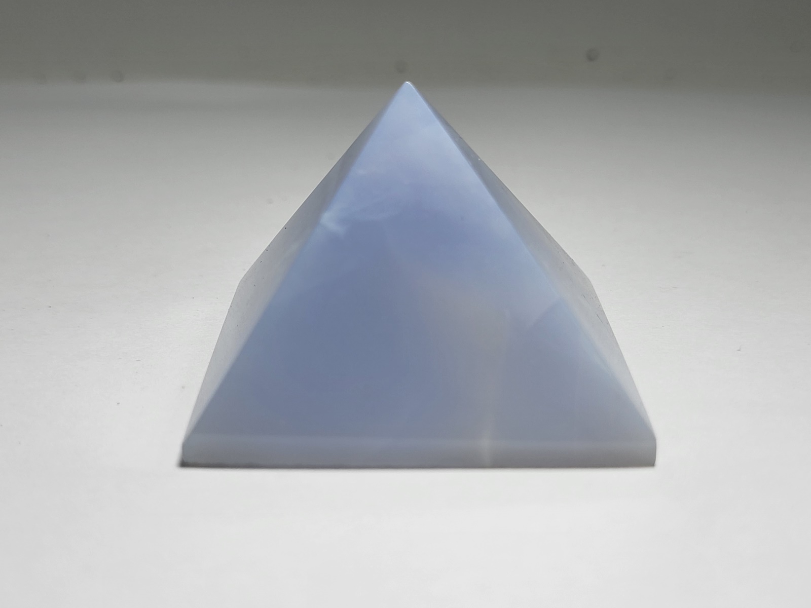 pyramida xalkidoniou-pyramid chalcedony-min3128-lavriostone pyramida xalkidoniou-pyramid chalcedony-min3128-lavriostone