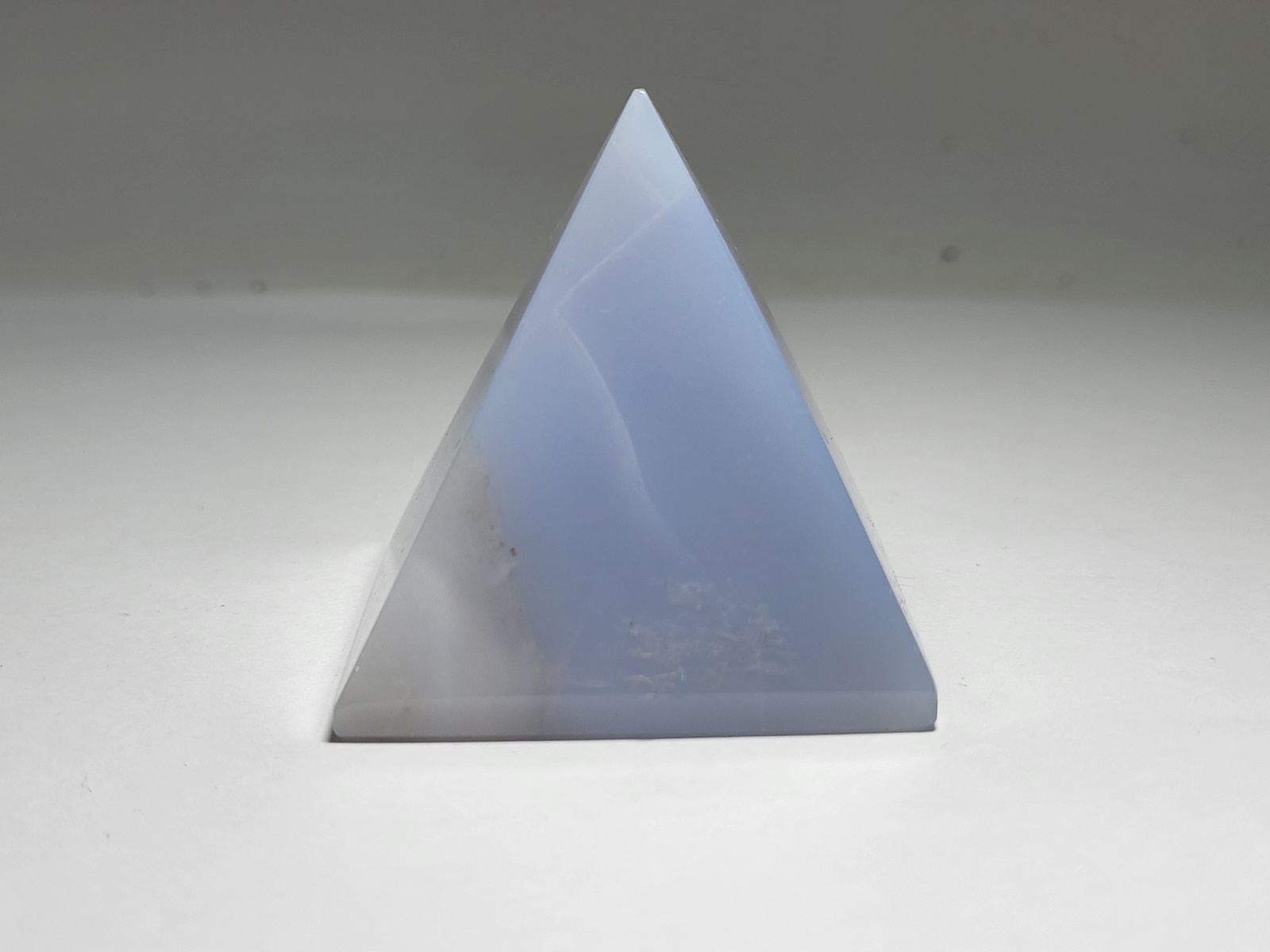 pyramida xalkidoniou-pyramid chalcedony-min3129-lavriostone pyramida xalkidoniou-pyramid chalcedony-min3129-lavriostone