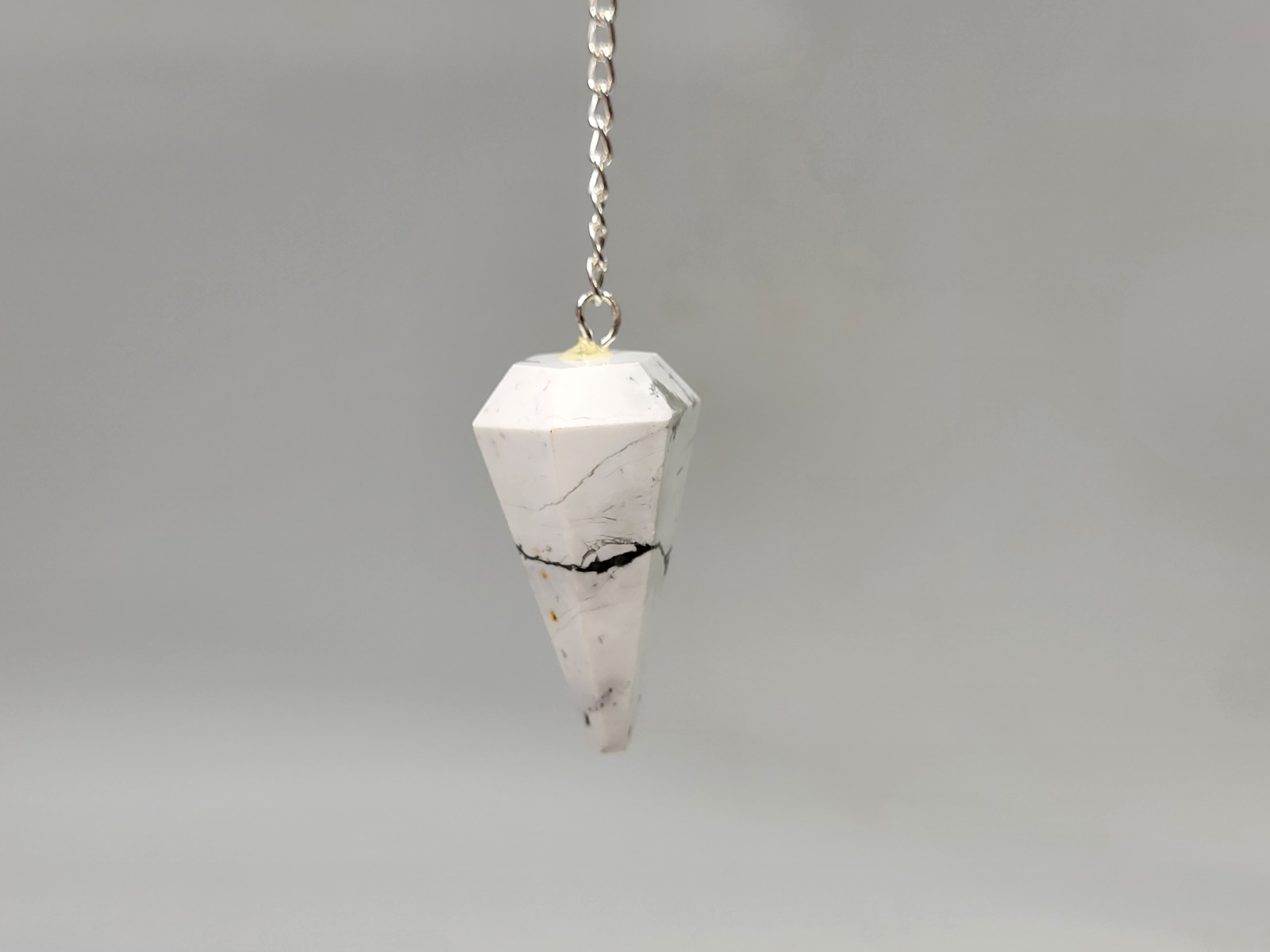 Ekkremes-xaoliti-Pendulum-Howlite-pd170 Ekkremes-xaoliti-Pendulum-Howlite-pd170
