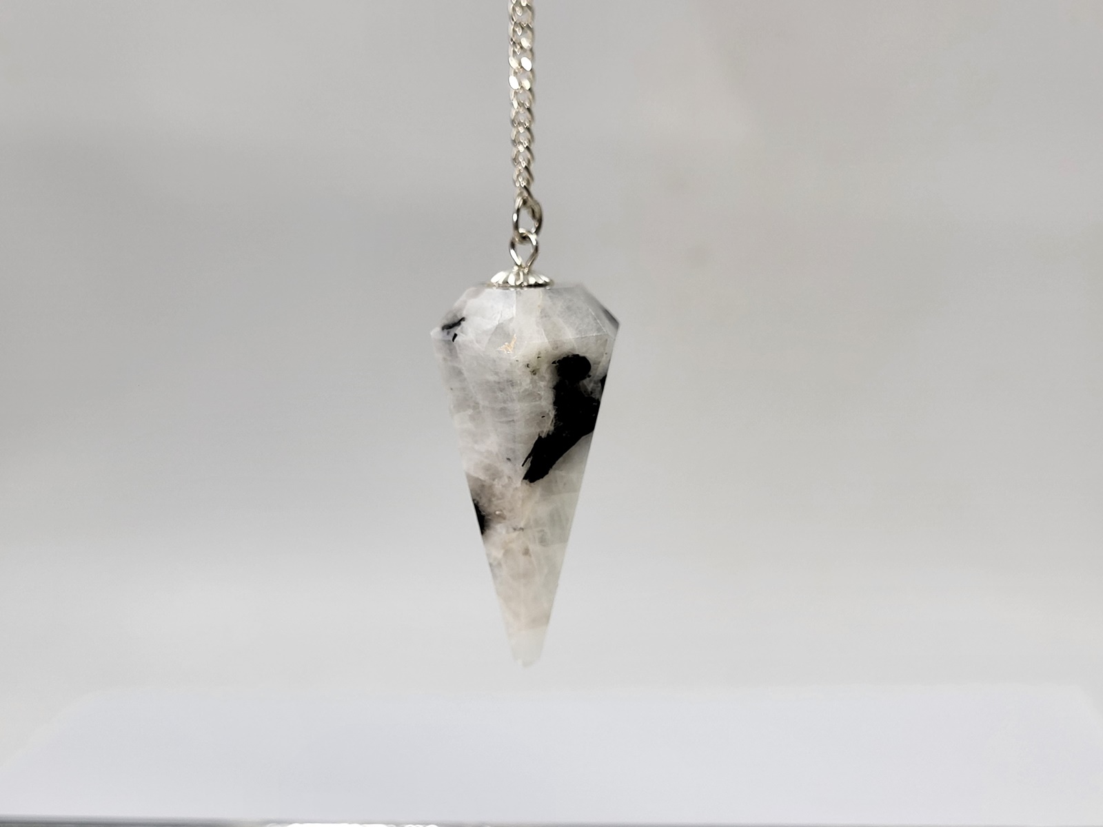ekkremes-feggaropetra-pendulum-moonstone-Pd204 (1) ekkremes-feggaropetra-pendulum-moonstone-Pd204 (1)