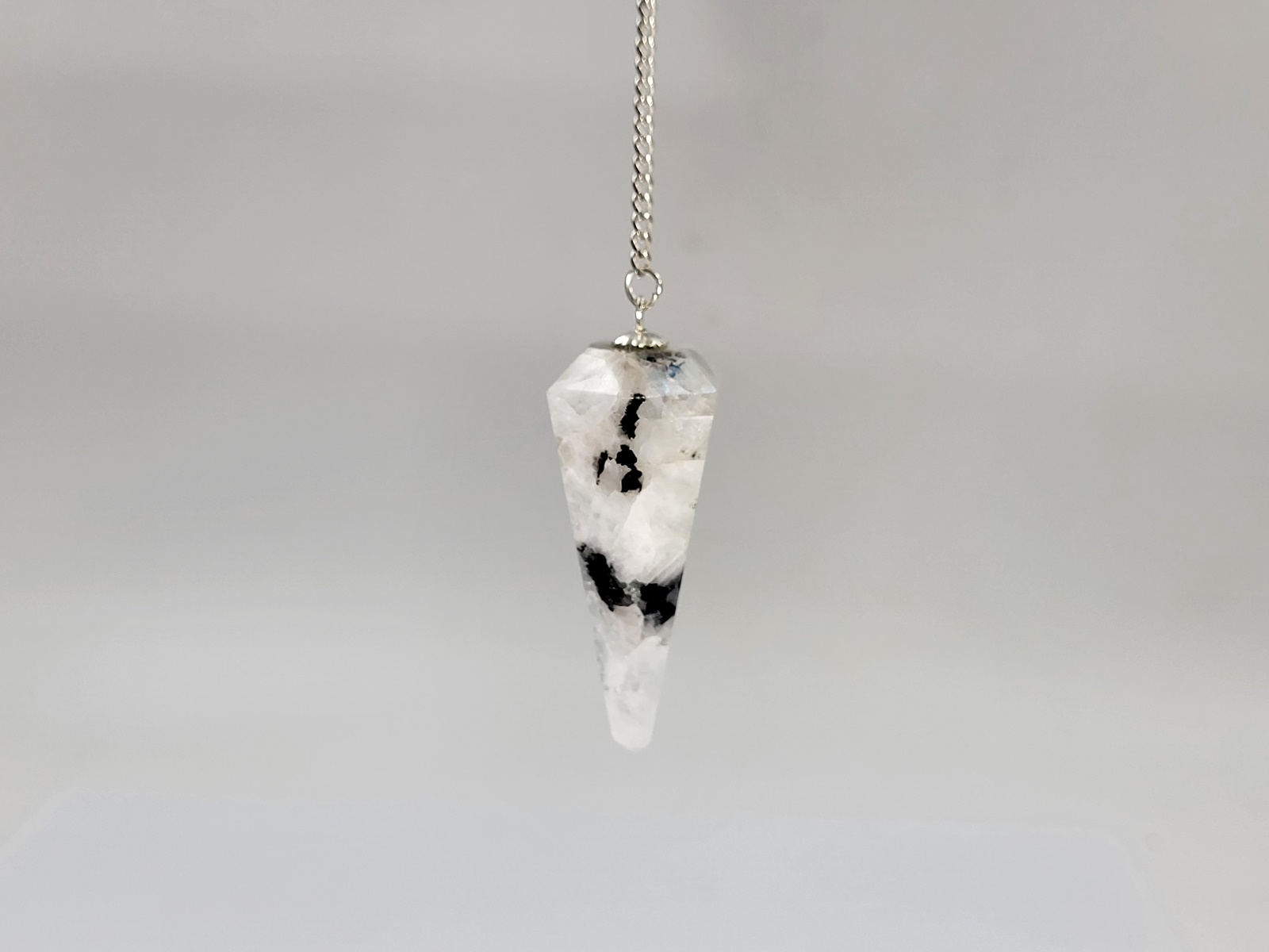 ekkremes-feggaropetra-pendulum-moonstone-Pd209 (1) ekkremes-feggaropetra-pendulum-moonstone-Pd209 (1)