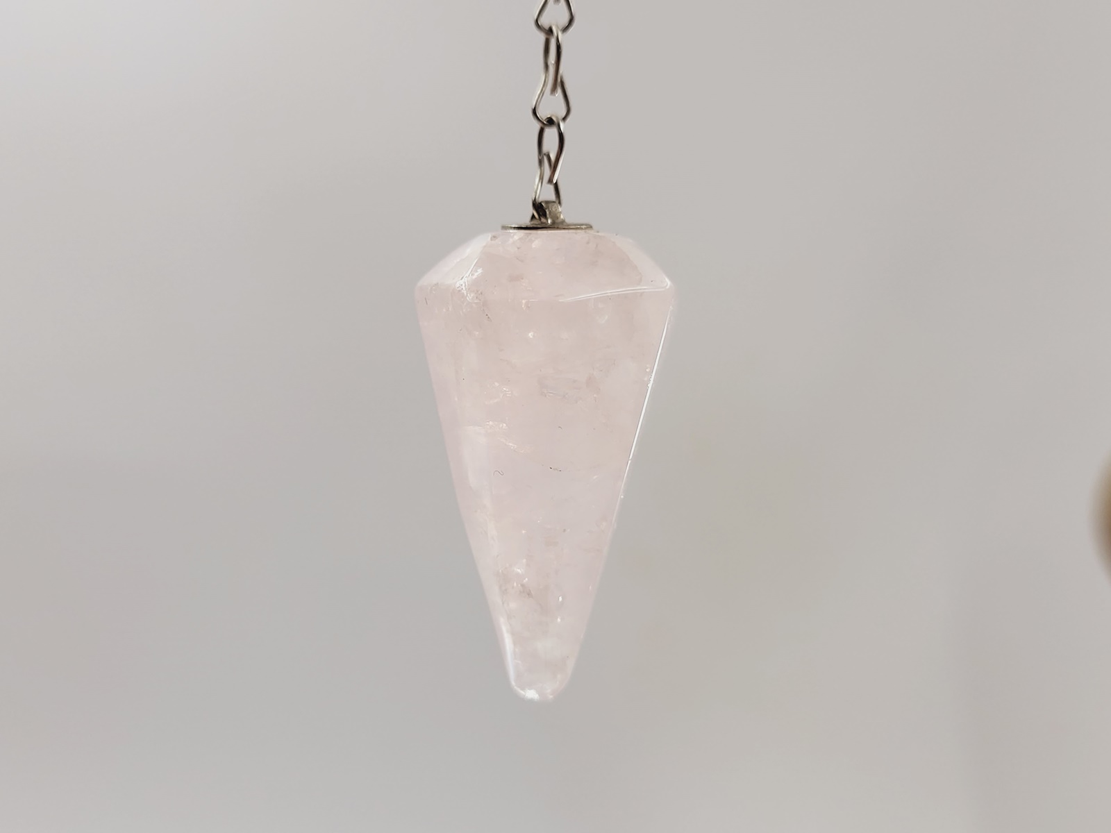 ekkremes-roz-xalazia-pendulum-pink-quartz-Pd196 (2) ekkremes-roz-xalazia-pendulum-pink-quartz-Pd196