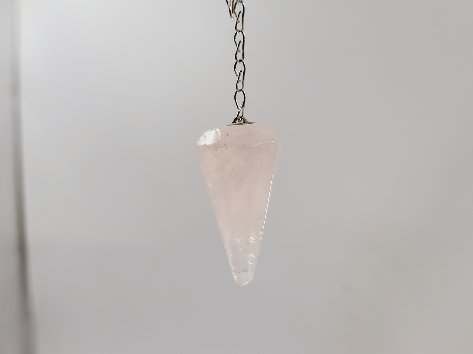ekkremes-roz-xalazia-pendulum-pink-quartz-Pd198 (2) ekkremes-roz-xalazia-pendulum-pink-quartz-Pd198 (2)