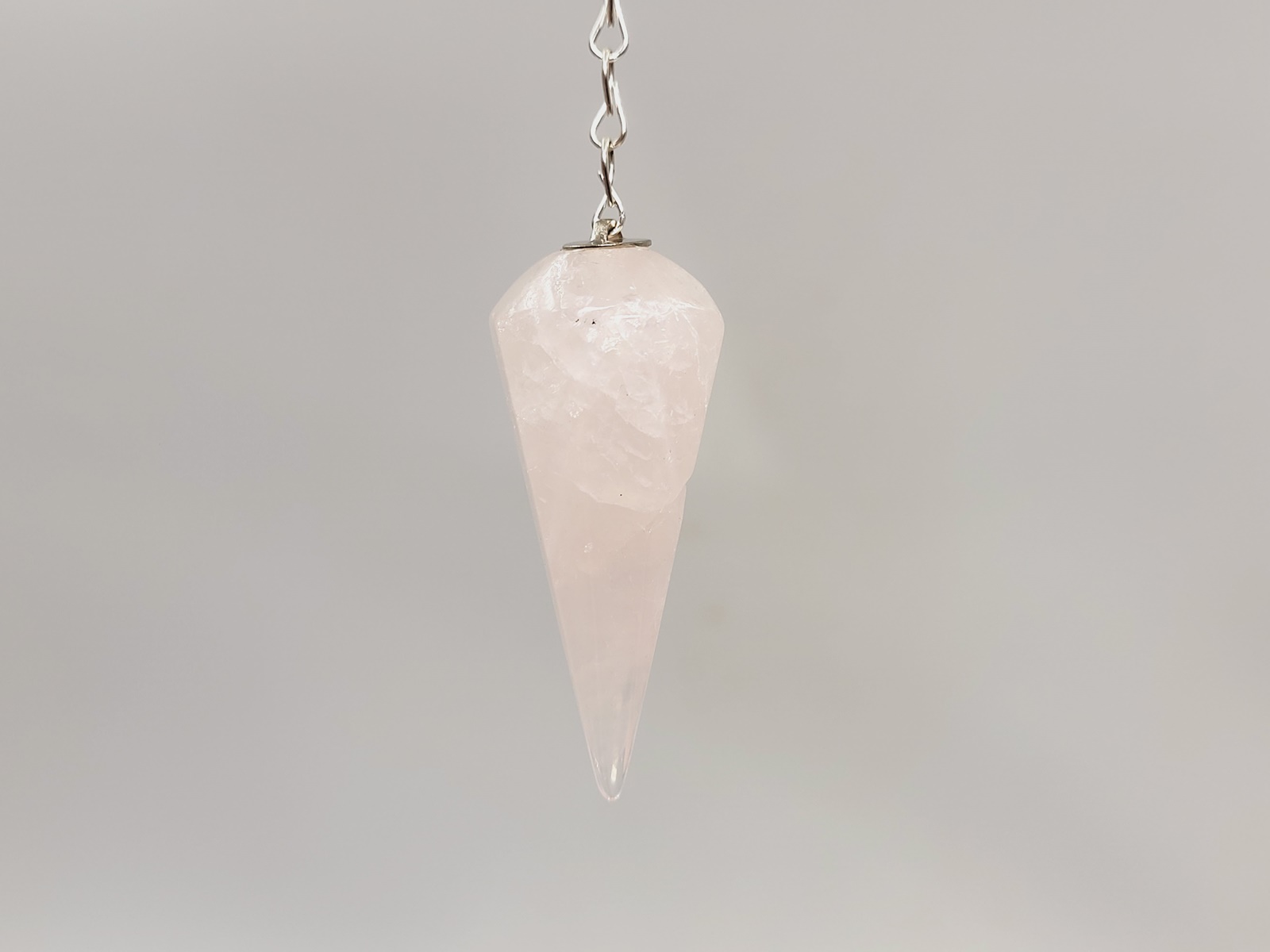 ekkremes-roz-xalazia-pendulum-pink-quartz-Pd202 (1) ekkremes-roz-xalazia-pendulum-pink-quartz-Pd202 (2)